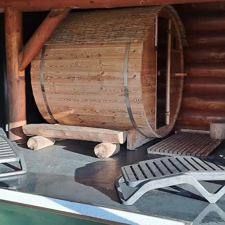 Wellness Srub U Holubů Ferienhaus Malsice