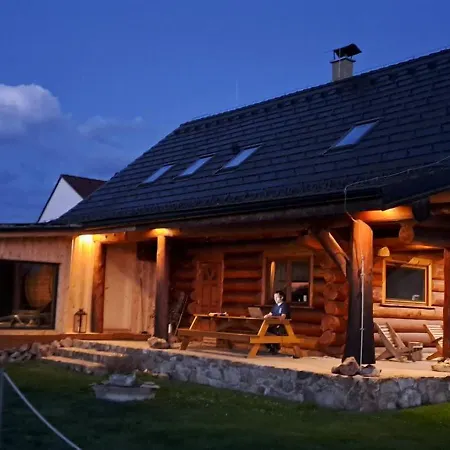 Wellness Srub U Holubů Ferienhaus *